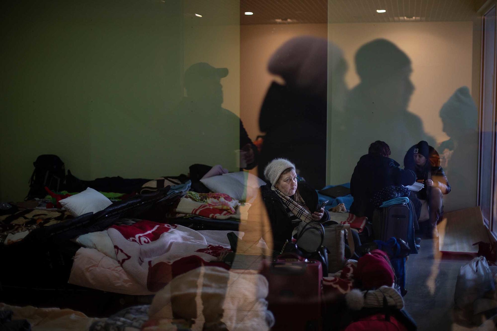 Ucranianos refugiados en Tesco - 8